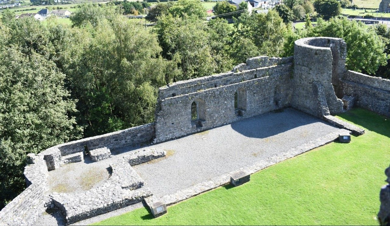 banquet-hall-from-battlements